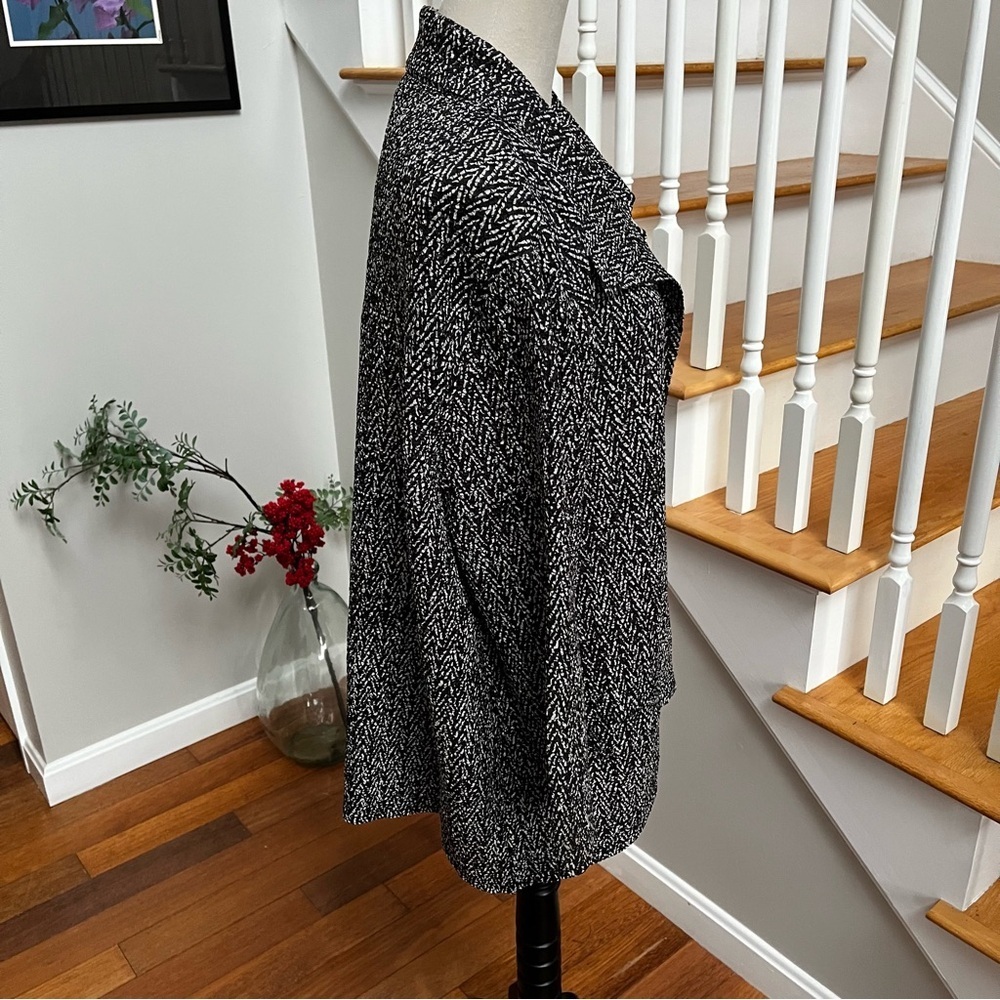Chico’s Size 3 Jacket Black and White Open Front Lightweight Textured 3/4 Sleeve - Picture 3 of 9